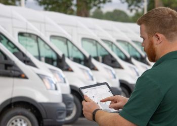 Lightning eMotors Debuts Real-Time EV Telematics, Charger Software