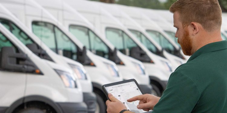 Lightning eMotors Debuts Real-Time EV Telematics, Charger Software