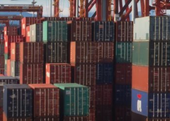 Vancouver port truckers delay labor action