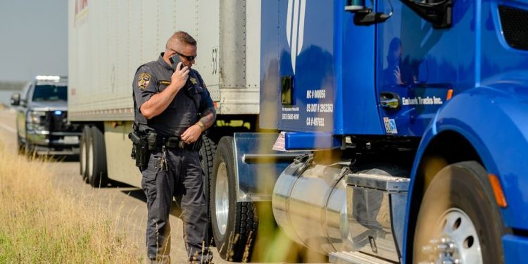 Law Enforcement Pulls Over Embark Autonomous Truck in Demo – Equipment