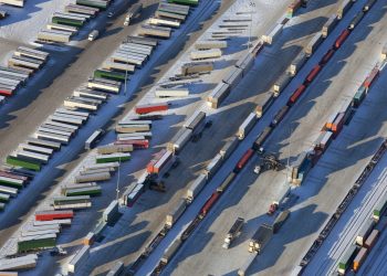 4 things to include in a truck yard safety plan